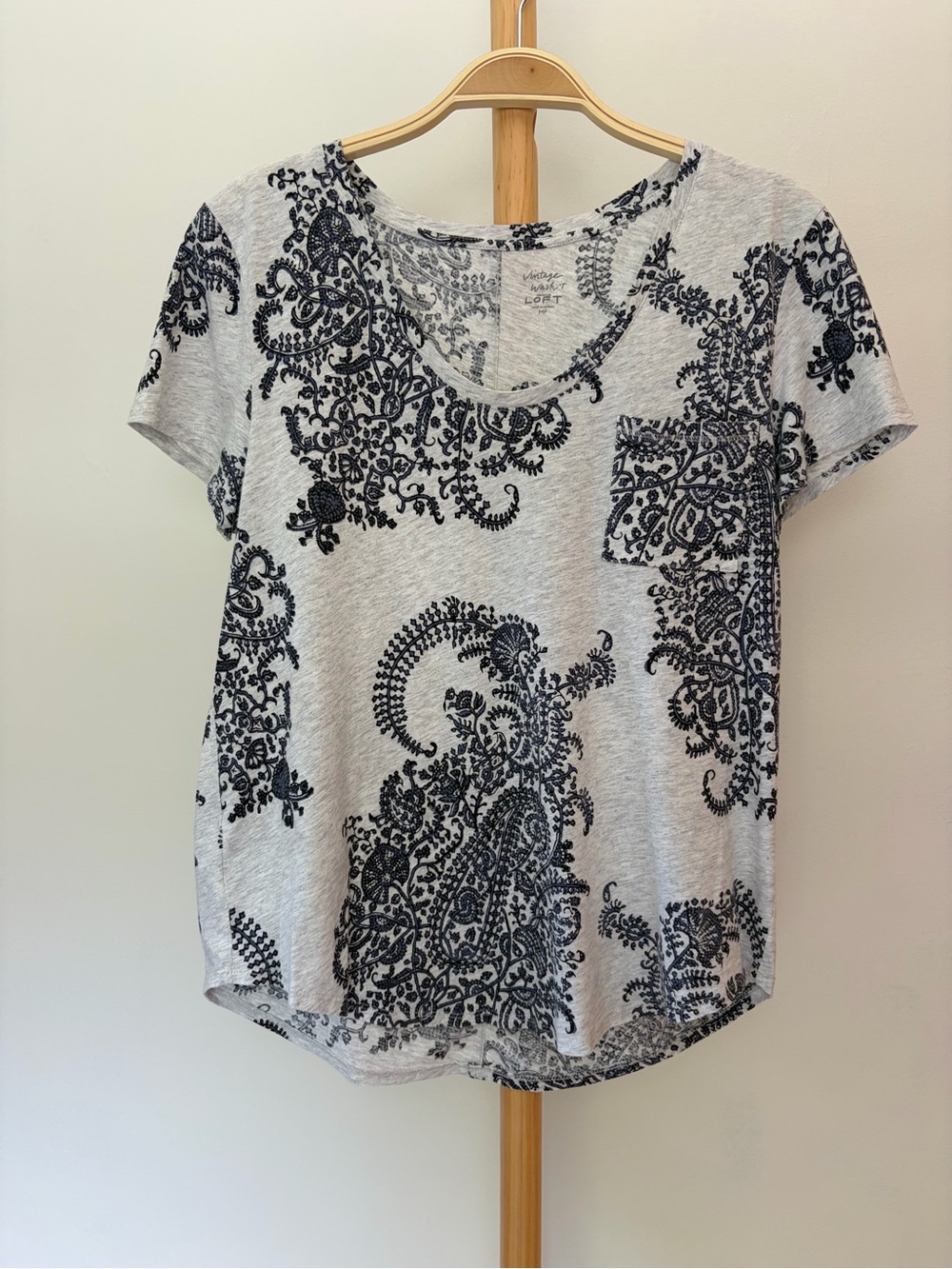 LOFT Light Gray Tee with Navy Paisley Print & Pocket Short Sleeve Medium Petite